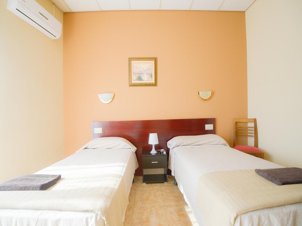 Hostal Torremirona Сальт Екстер'єр фото